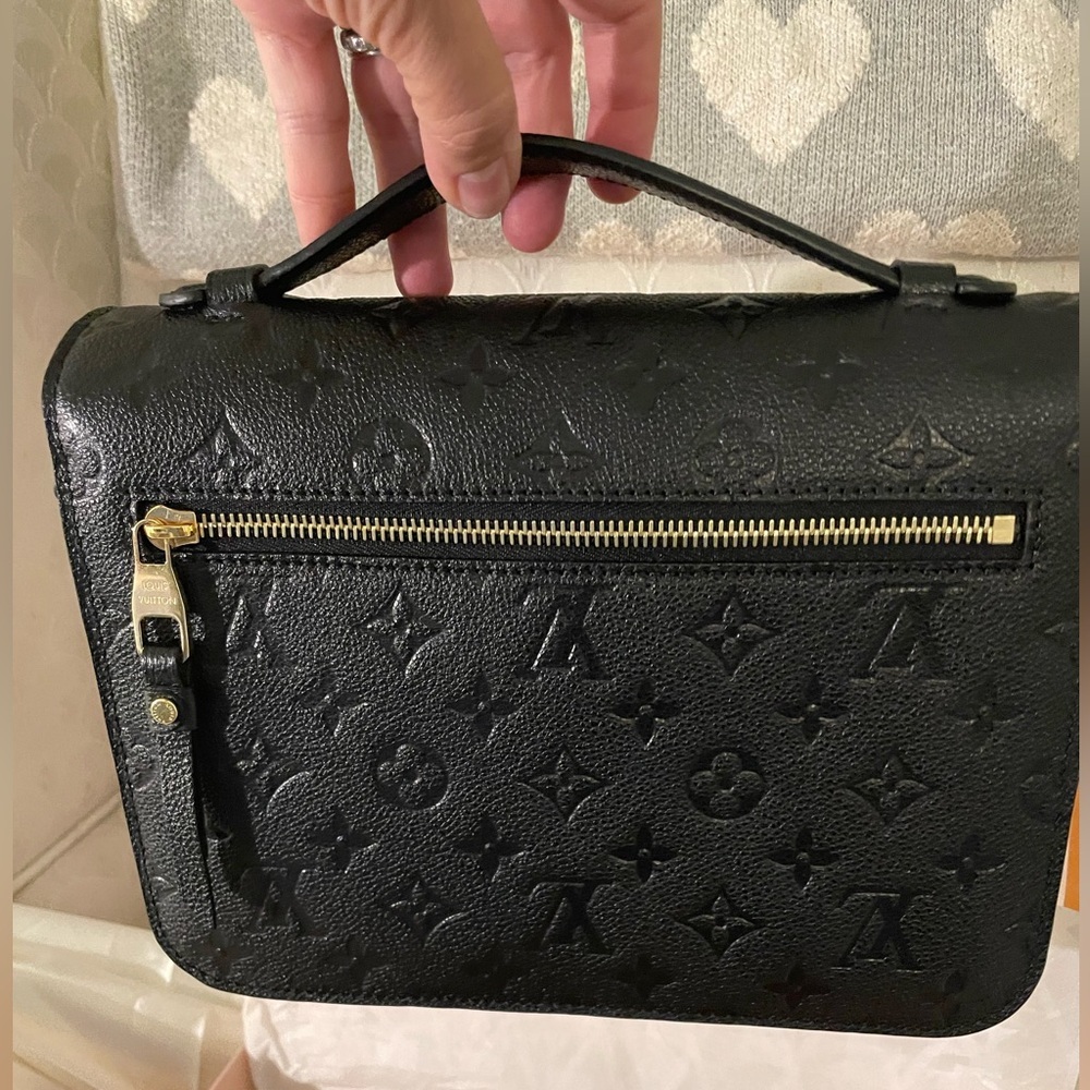 Louis Vuitton Black Pochette Métis Monogram
Empreinte Embossed Crossbody - Picture 5 of 15